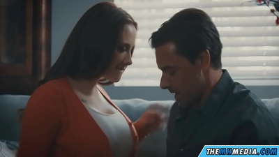 Romantische seks met een goede rondborstige moeder